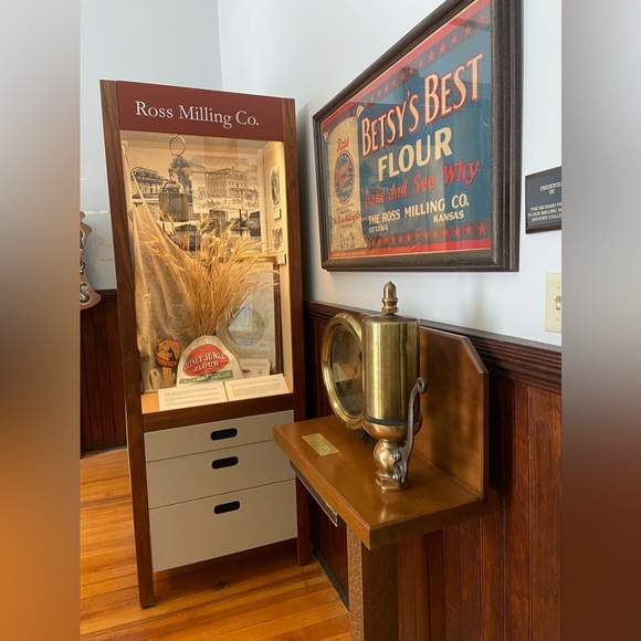 Meet your Posher, Sunny - Picture 5 of 7